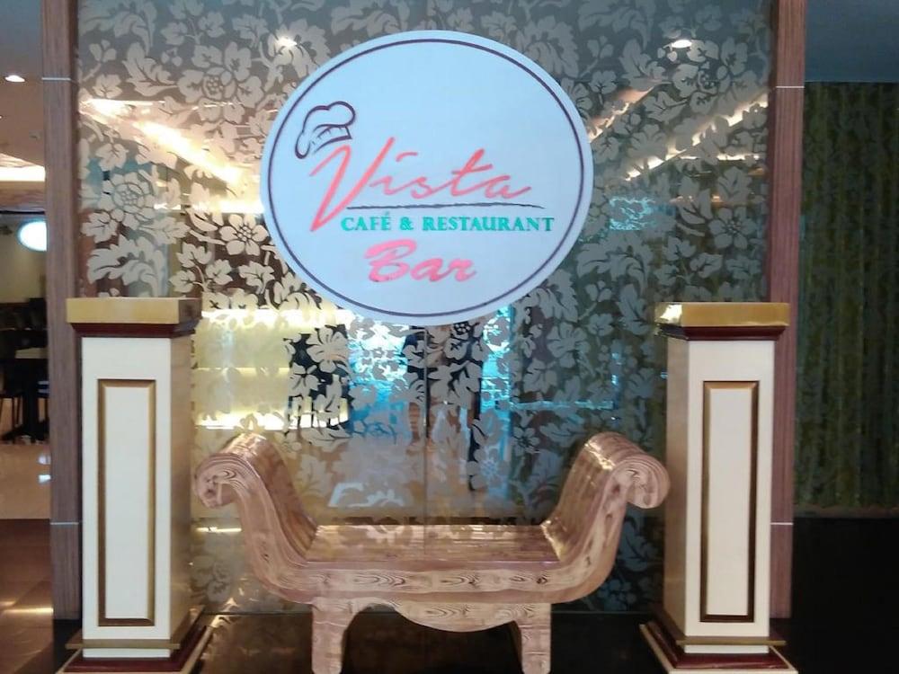Vista Hotel Cubao Cidade Quezon Exterior foto