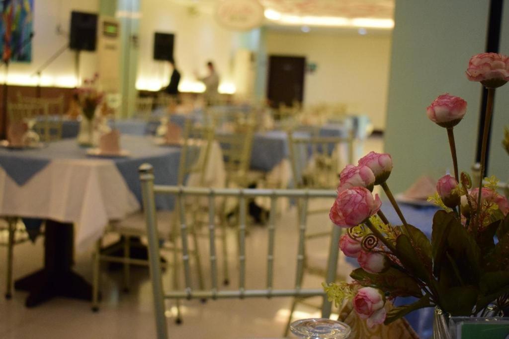 Vista Hotel Cubao Cidade Quezon Exterior foto